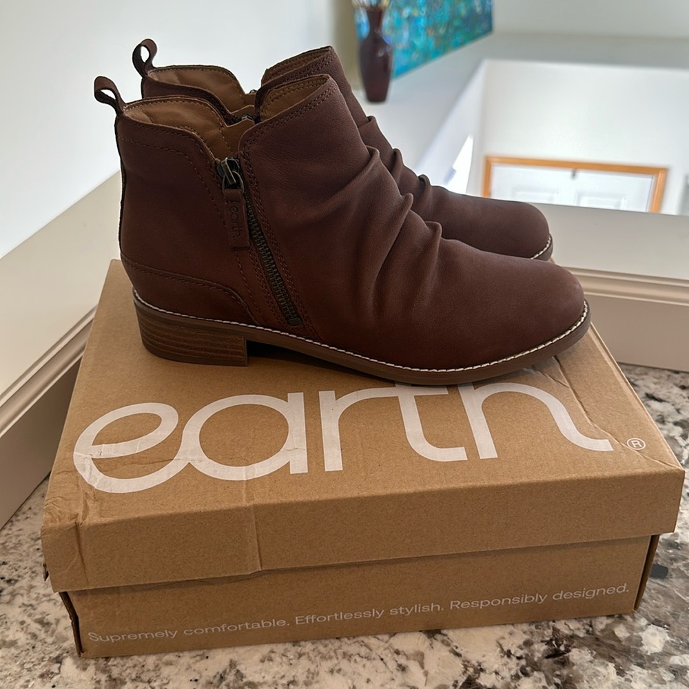 Earth Shoes Nadya Boot 8.5 W